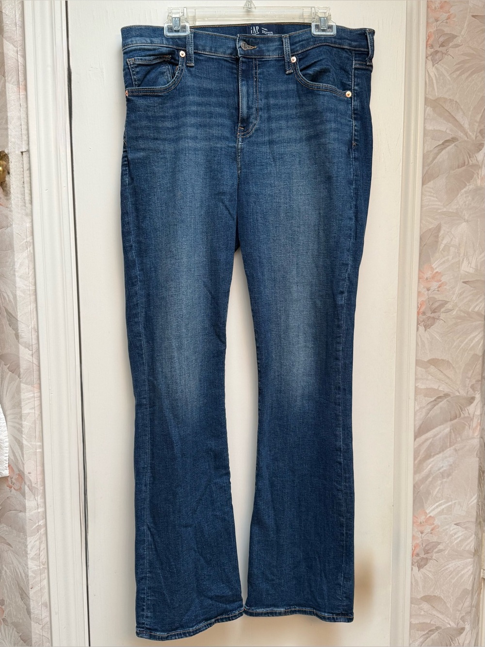 GAP Women’s Mid-Rise Bootcut Jeans in Dark Blue Size 14/32L